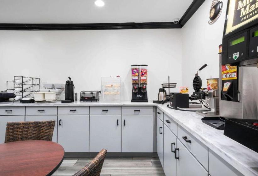 هتل Rodeway Inn Capitol