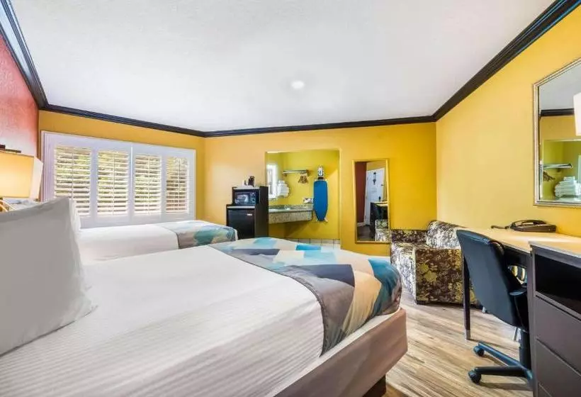 هتل Rodeway Inn Capitol