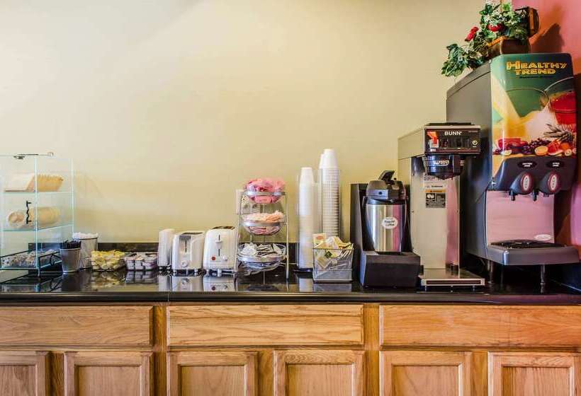 Отель Rodeway Inn Shippensburg