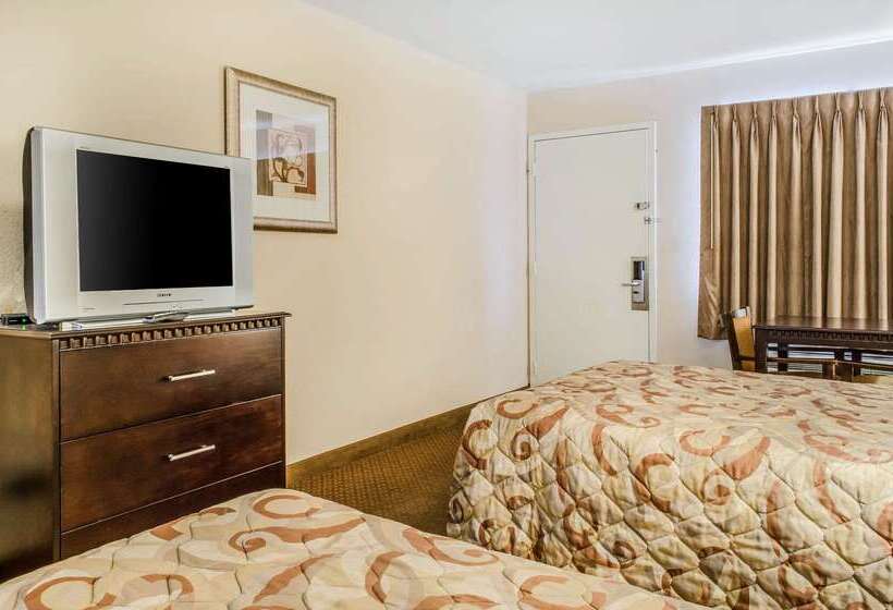 Отель Rodeway Inn Shippensburg