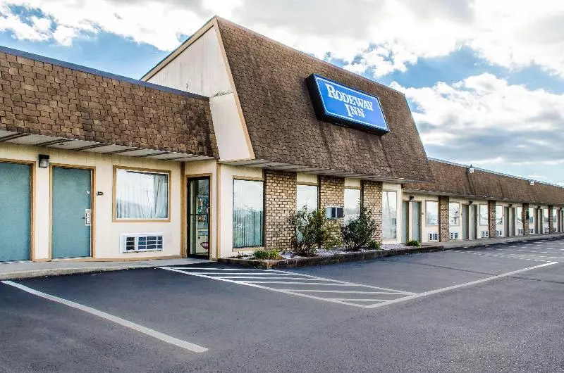 酒店 Rodeway Inn Shippensburg