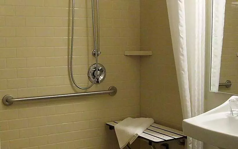 Отель Sonesta Simply Suites Detroit Troy