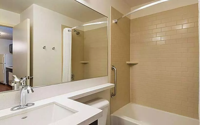 Отель Sonesta Simply Suites Detroit Troy