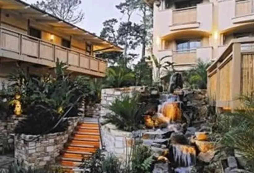 هتل Tradewinds Carmel