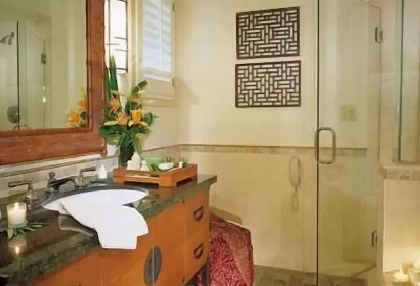 هتل Tradewinds Carmel