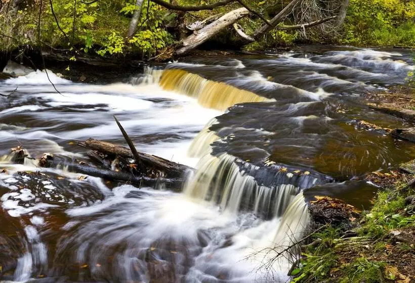 Lomakeskus Terrace Bay Hotel   Lakefront