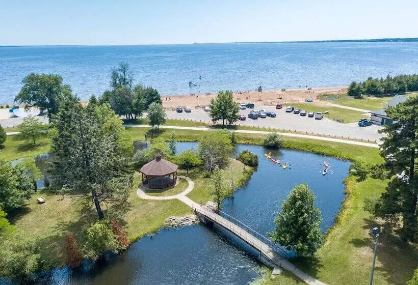 Lomakeskus Terrace Bay Hotel   Lakefront