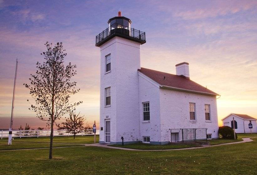 渡假胜地  Terrace Bay Hotel   Lakefront