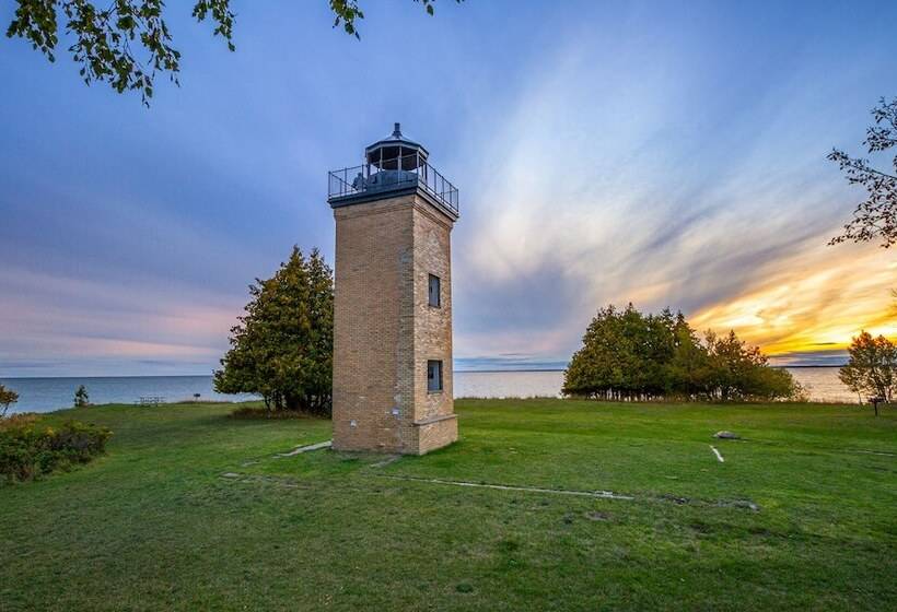 渡假胜地  Terrace Bay Hotel   Lakefront