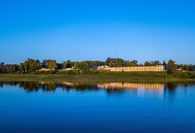 渡假胜地  Terrace Bay Hotel   Lakefront