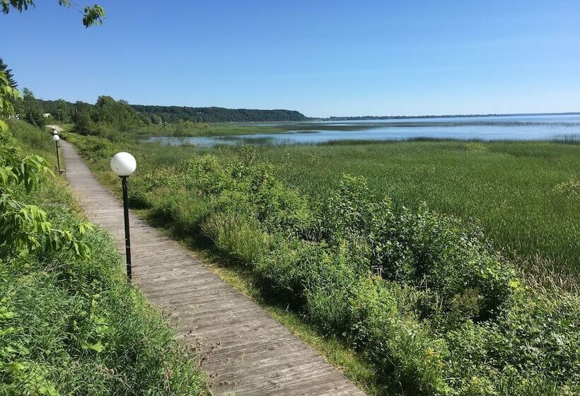 渡假胜地  Terrace Bay Hotel   Lakefront