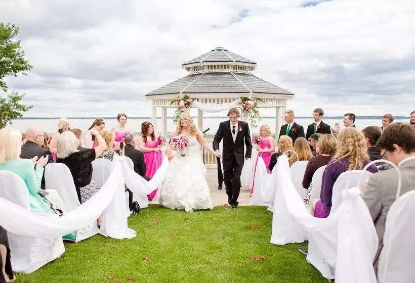 Lomakeskus Terrace Bay Hotel   Lakefront