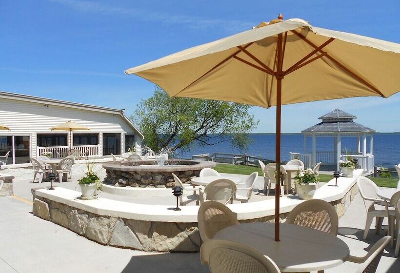 渡假胜地  Terrace Bay Hotel   Lakefront