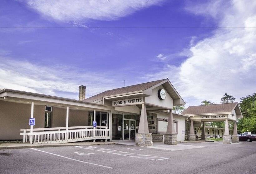 渡假胜地  Terrace Bay Hotel   Lakefront