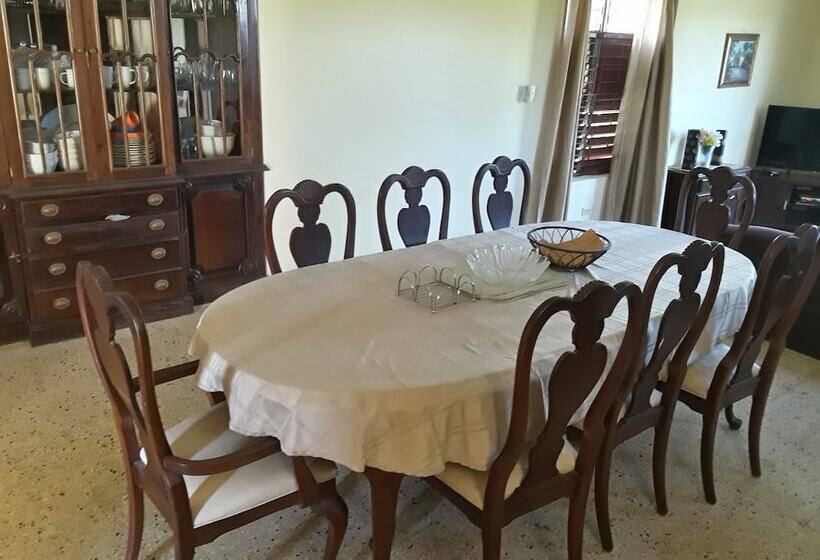 تختخواب و صبحانه The Greenville