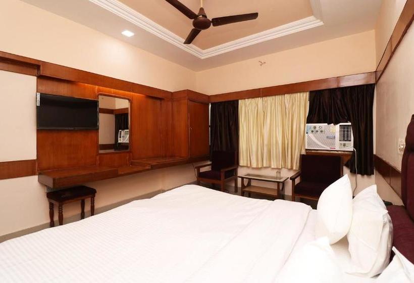 ホテル Spot On 37002 Natraj