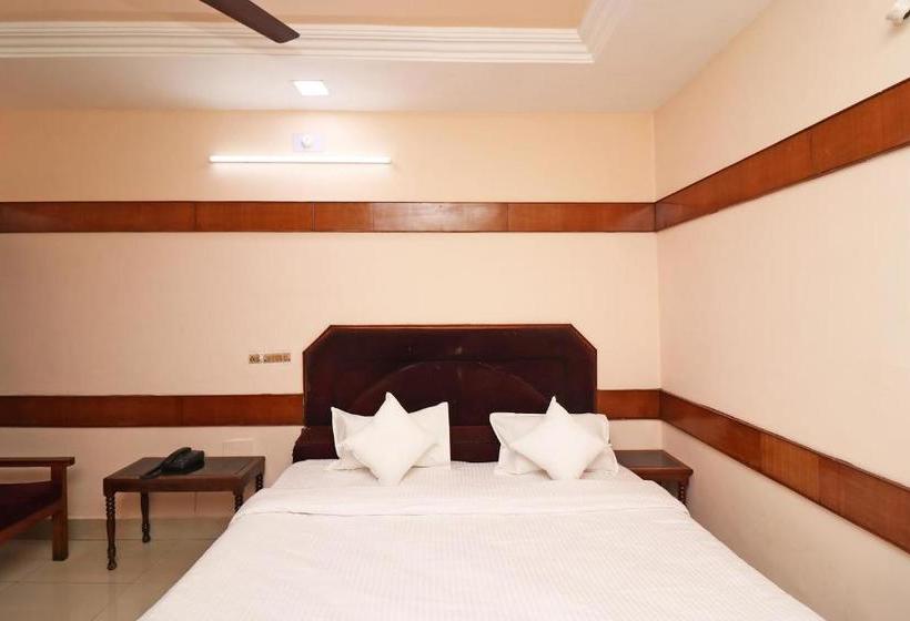 ホテル Spot On 37002 Natraj