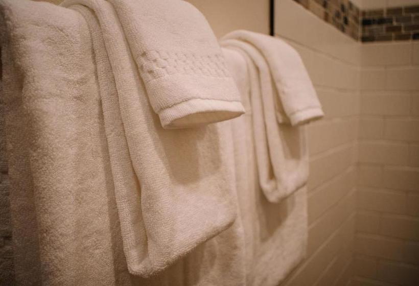 فندق The Lodge At Mauston