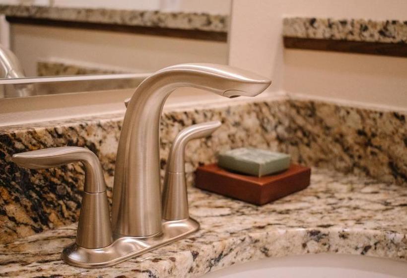 فندق The Lodge At Mauston