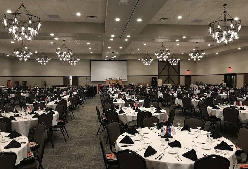 فندق The Lodge At Mauston