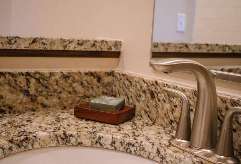 فندق The Lodge At Mauston