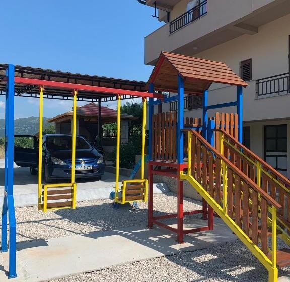 پانسیون Apartments Ena