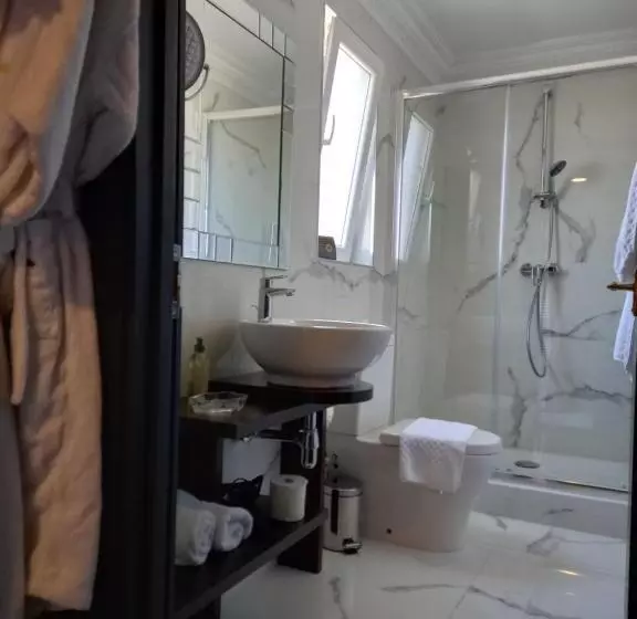 هتل Julina Boutique Living