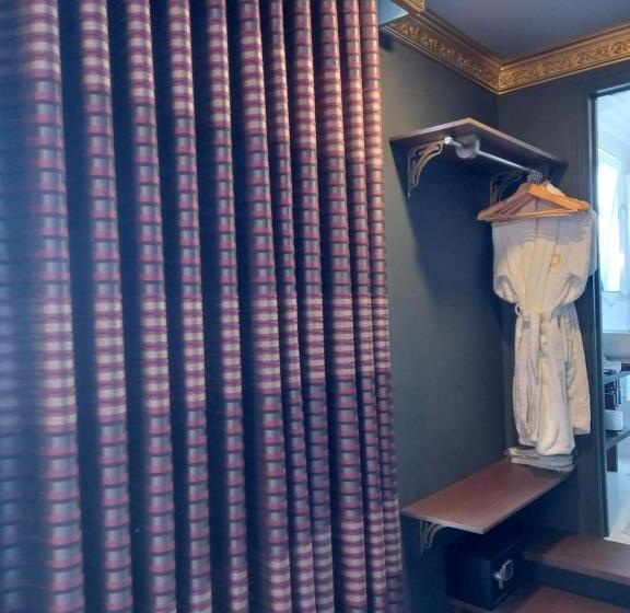 هتل Julina Boutique Living