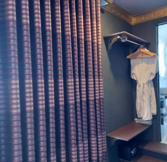 هتل Julina Boutique Living