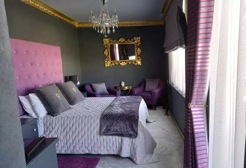 هتل Julina Boutique Living