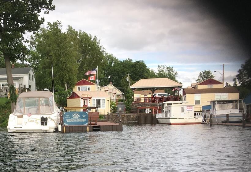 ホテル Hills Motor Court & Marina