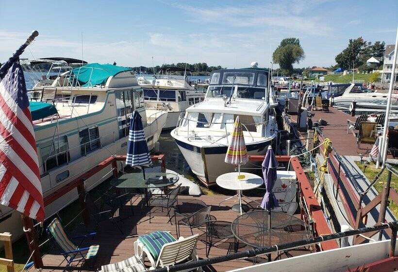 ホテル Hills Motor Court & Marina