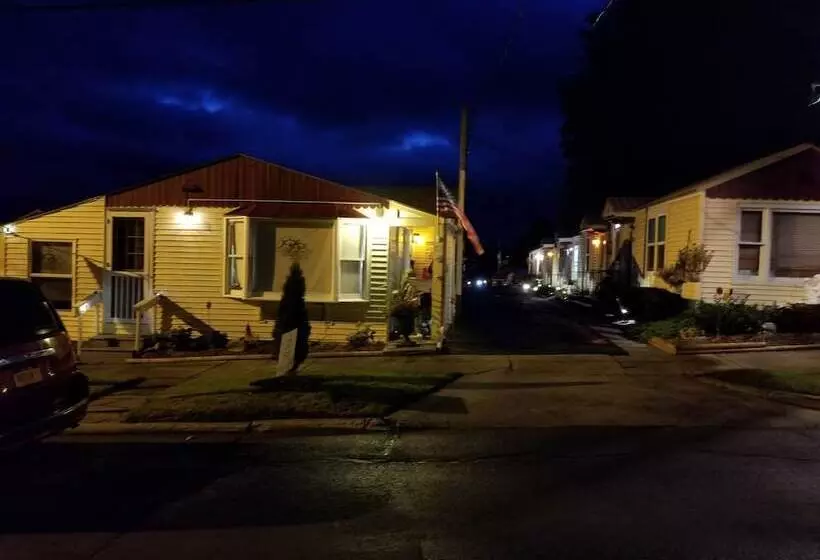 Hotelli Hills Motor Court & Marina