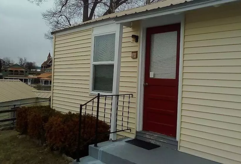 Hotelli Hills Motor Court & Marina