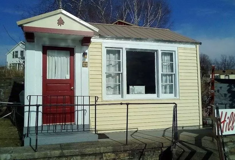 Hotelli Hills Motor Court & Marina