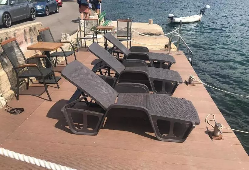 هتل Nauta