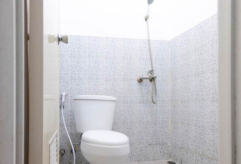 פנסיון Reddoorz Near Ahmad Yani Airport 3