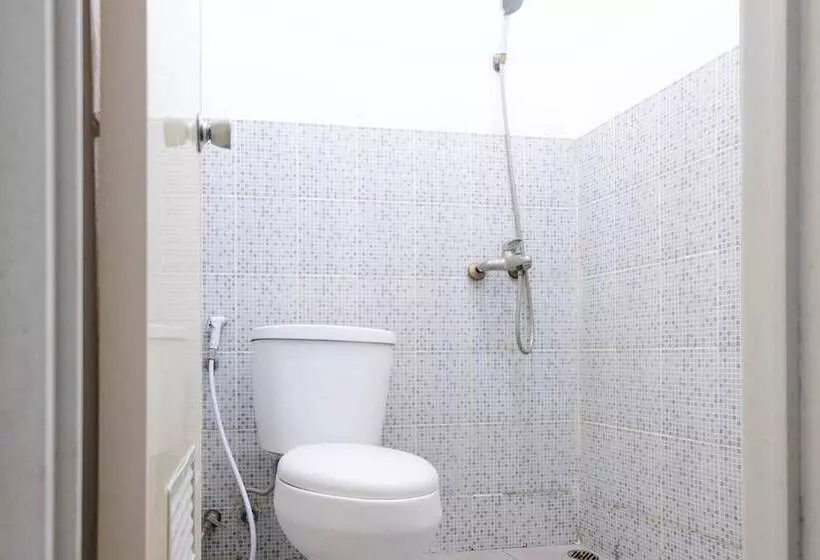 ペンション Reddoorz Near Ahmad Yani Airport 3