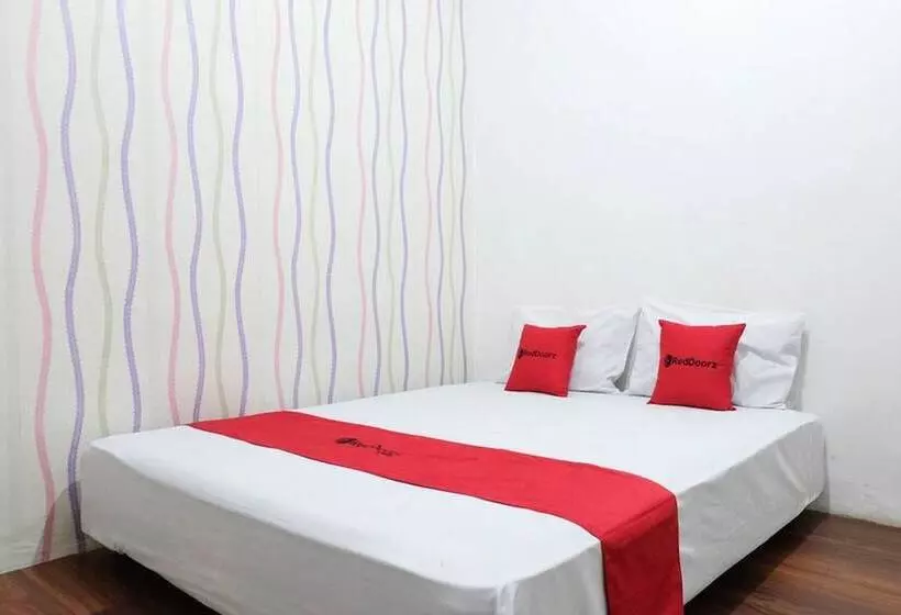 ペンション Reddoorz Near Ahmad Yani Airport 3