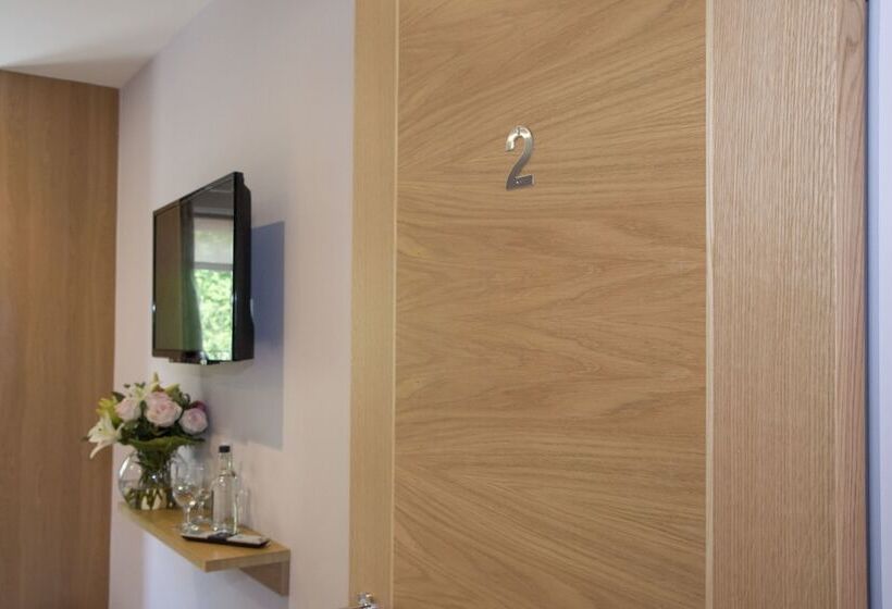 Hotel Rose And Crown