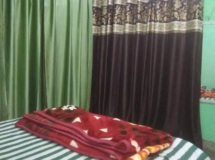 Majatalo K.s.n. Varanasi Paying Guest House