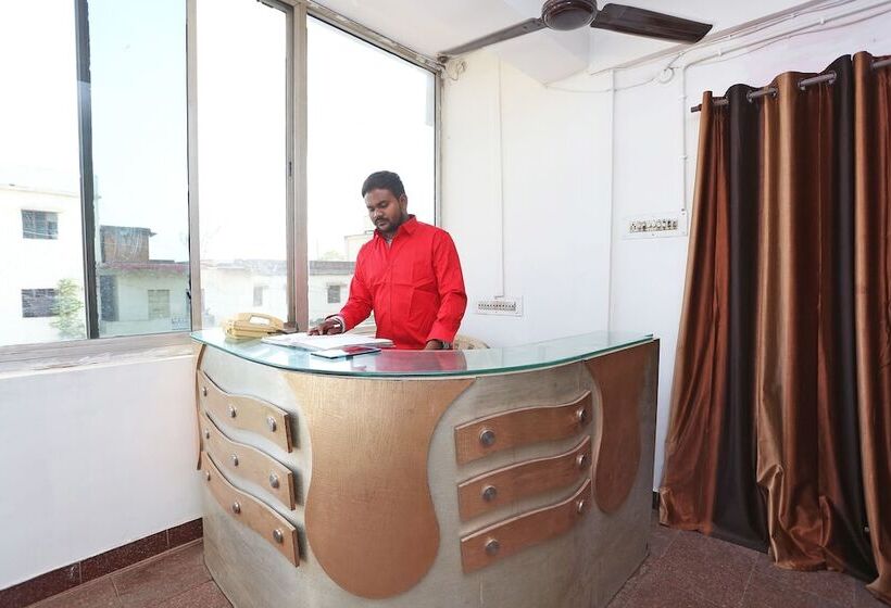 Hotell Oyo 36007 Mahendra Saver