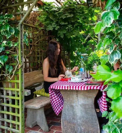 ホテル The Withies Inn