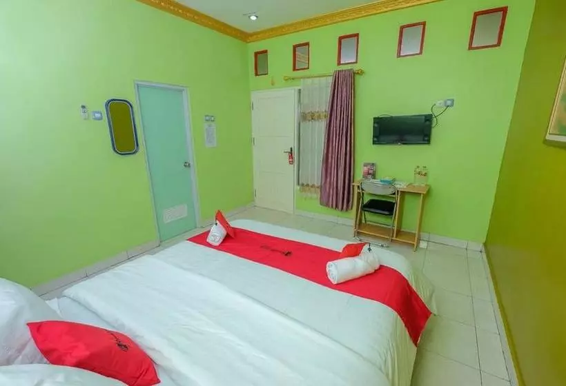 ペンション Reddoorz Syariah Near Syamsudin Noor Airport 2