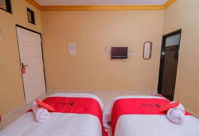 ペンション Reddoorz Syariah Near Syamsudin Noor Airport 2