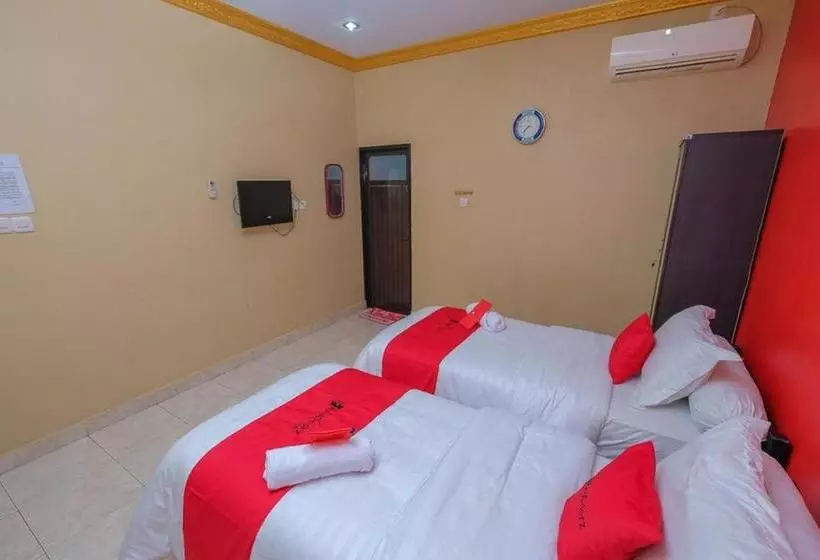 ペンション Reddoorz Syariah Near Syamsudin Noor Airport 2