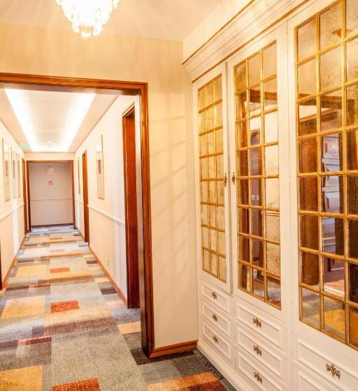 Pensione Luzeiros Suites