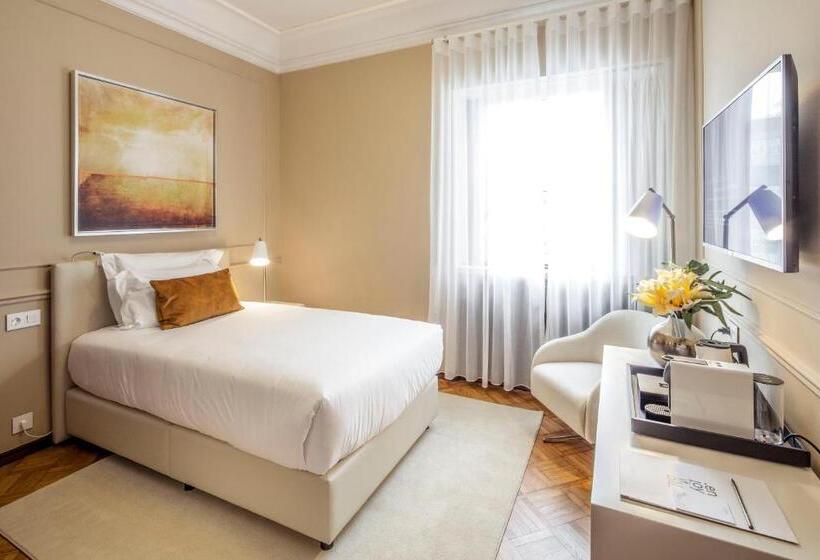 Pensione Luzeiros Suites