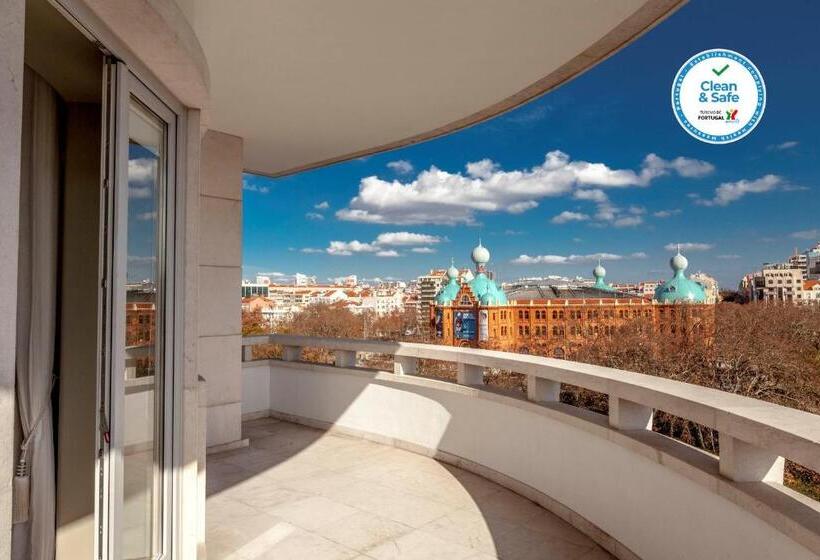 Pensione Luzeiros Suites