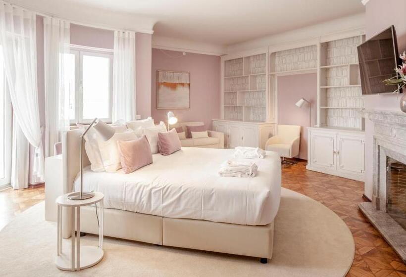 Pensione Luzeiros Suites